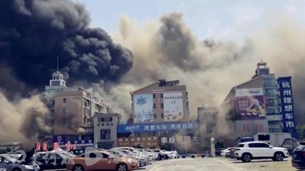 6.9杭州火災(zāi)事故視頻截圖.jpeg
