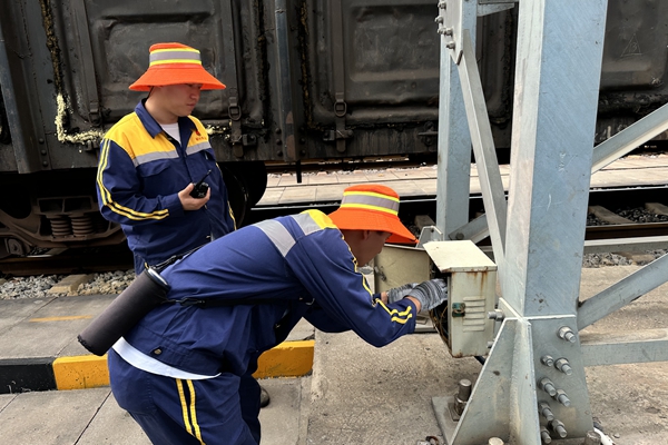 1690420725125168.jpg 開(kāi)展“今天我是安全員”活動(dòng)_副本.jpg