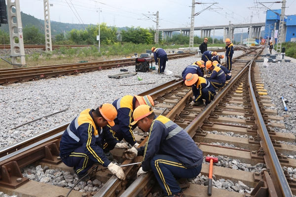 1696751112802253.jpg 更換鋼軌_副本.jpg