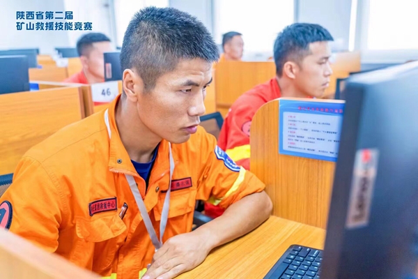 潘志強(qiáng) (1)_副本.jpg