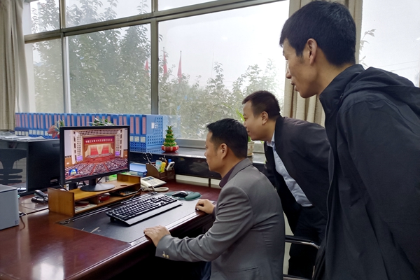 10月10日上午，大佛寺礦組織工會辦公室全體成員認真觀看中國工會十八大開幕式 王晶拍攝_副本.jpg