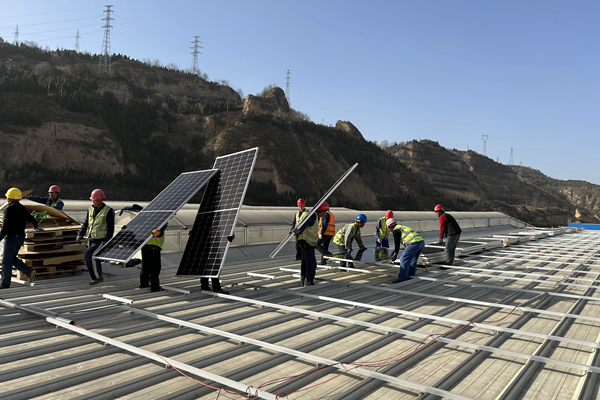 1702627268209236.png 2.搬運光伏組件1_副本.png