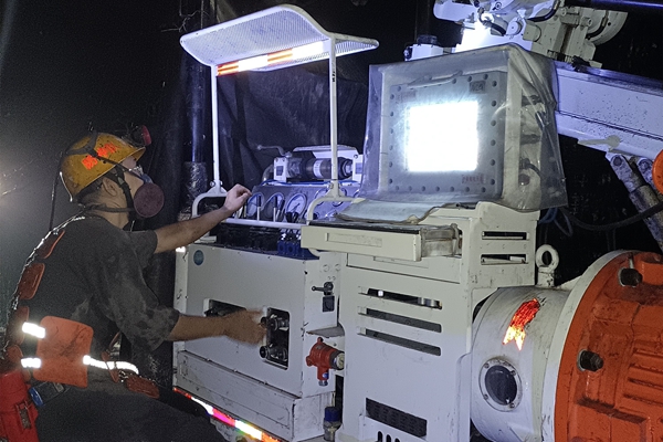 2 應(yīng)用“以壓代爆”技術(shù)_副本.jpg