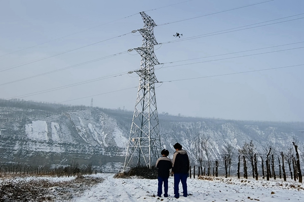 無人機(jī)巡線_副本.jpg