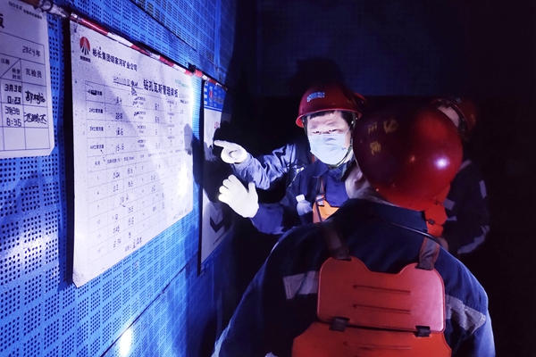 圖片2：井下檢查現場 (2)_副本.jpg