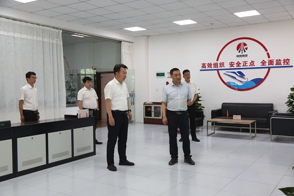 1718508410160892.jpg 調度室了解運輸情況_副本.jpg