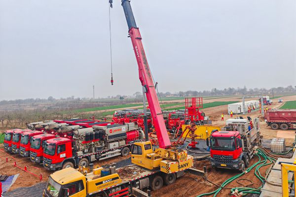 2 壓裂現場_副本.jpg