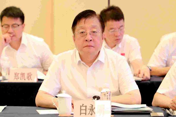 7——彬長礦業(yè)黨委書記、董事長白永明出席論證會_副本.jpg