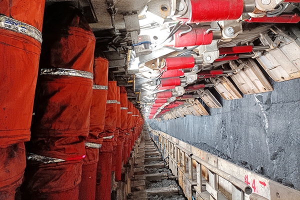 1——上半程：難中求成 穩(wěn)中有進(jìn).jpg