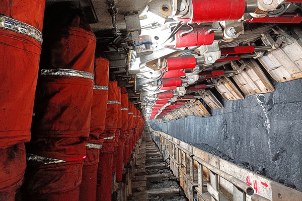 1741309797429126.jpg 2——產(chǎn)銷指標(biāo)創(chuàng)新高_(dá)副本.jpg