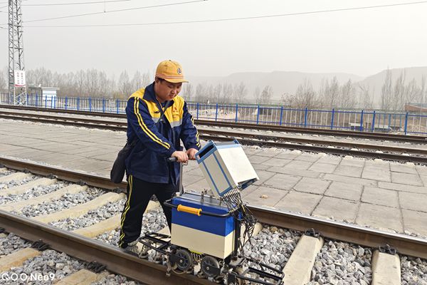 1741940825151244.jpg 開展探傷工作_副本.jpg