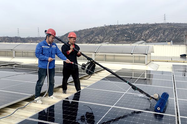 清理光伏電池板_副本.jpg