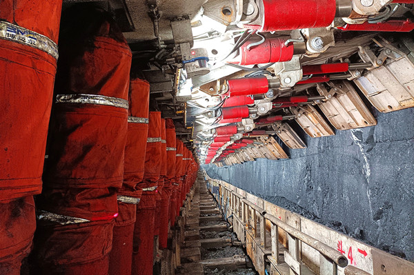 2——以量兜底 煤炭產銷創新高_副本.jpg