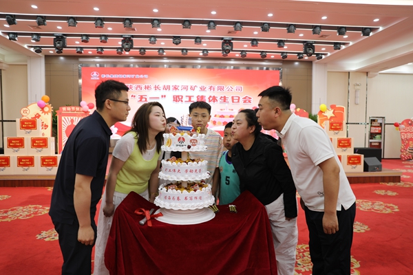 1746240886176811.jpg 集體生日_副本.jpg