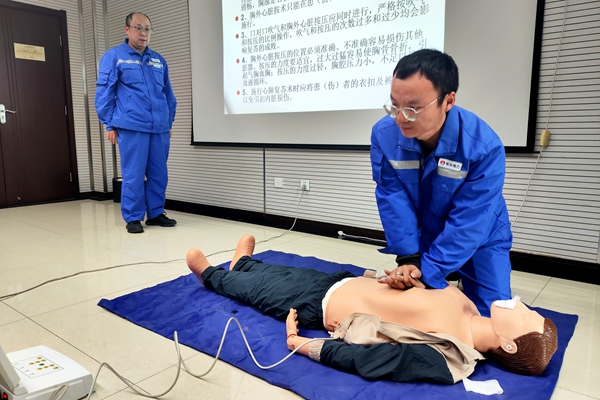 2.安全急救培訓(xùn)_副本.jpg