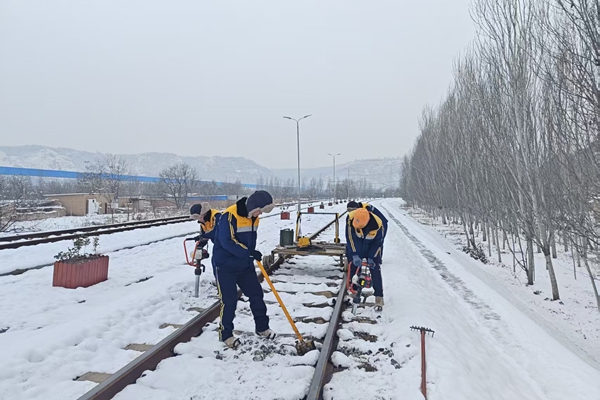 1767490082179812.jpg 筑牢安全防線_副本.jpg